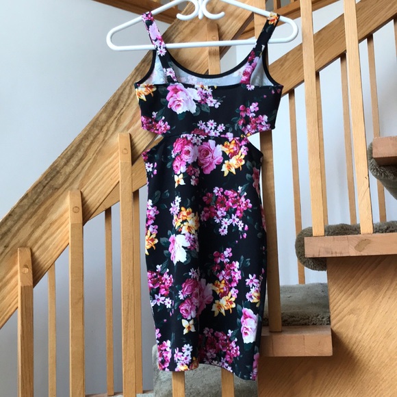 Floral Print Bodycon Dress - Picture 2 of 3